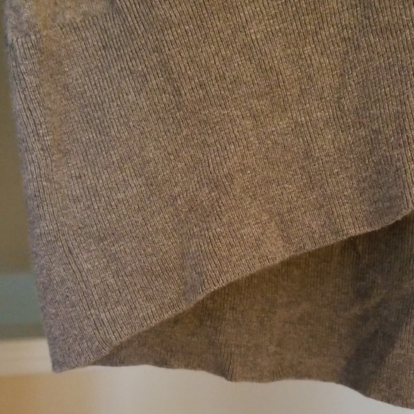 Banana Republic Long Sleeve Top - Picture 2 of 3